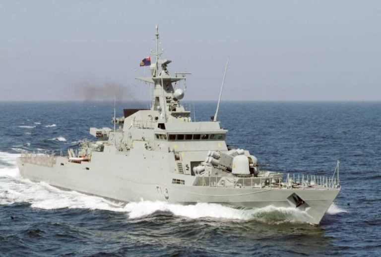 سفن حربية باكستانية في سلطنة عمان watanserb.com