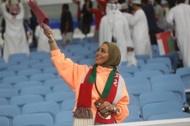 شيماء الحمادي تدعو العمانيين لتشجيع منتخب قطر في مباراته أمام كوريا الجنوبية بكأس آسيا المذيعة العُمانية ومنخب قطر watanserb.com