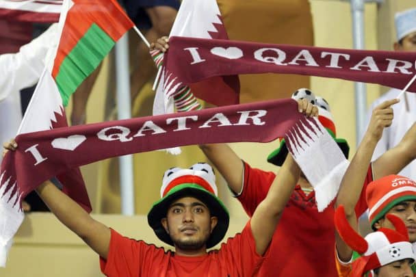 مغرد إماراتي شهير يهدد الجماهير العُمانية في حال تشجيعها لمنتخب قطر .. وعُمانيون يردّون | القصة الكاملة الإماراتي والمنتخب القطري watanserb.com