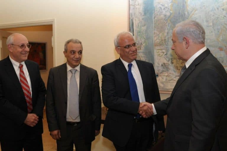 صائب عريقات ونتنياهو watanserb.com