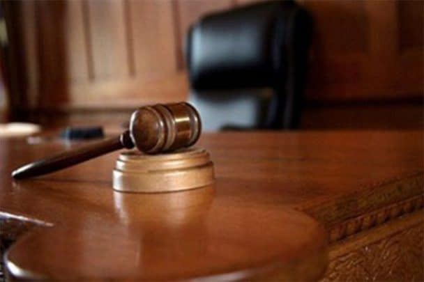 سيدة تقاضي الحكومة watanserb.com