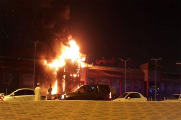 حريق بمركز تجاري في ولاية صحار والدفاع المدني يتدخل | القصة الكاملة حريق بمركز تجاري watanserb.com