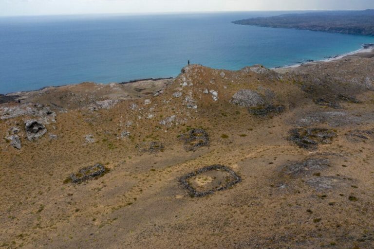 اكتشافات مذهلة على قمة جبل رأس جنجري في سلطنة عُمان تثير فضول السكان المحليين قمة جبل رأس جنجري بسلطنة عُمان watanserb.com