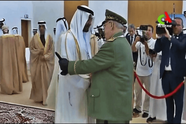 جنرالات في الجيش الجزائري وشخصيات سياسية كبيرة يهربون مليار دولار للإمارات والصين وهذه الدولة الافريقية | القصة الكاملة جنرالات في الجيش الجزائري watanserb.com