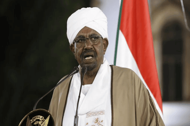 مؤامرة دبرتها السعودية والإمارات لتنصيب رئيس المخابرات السودانية بدلاً من “البشير” حالَ سقوطه | القصة الكاملة مؤامرة دبرتها السعودية والإمارات watanserb.com