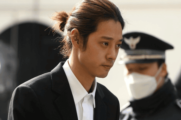 ضبط 3 فنانين متورطين بفيديوهات جنسية .. فأعلنوا اعتزالهم! | القصة الكاملة فنانين متورطين بفيديوهات جنسية watanserb.com