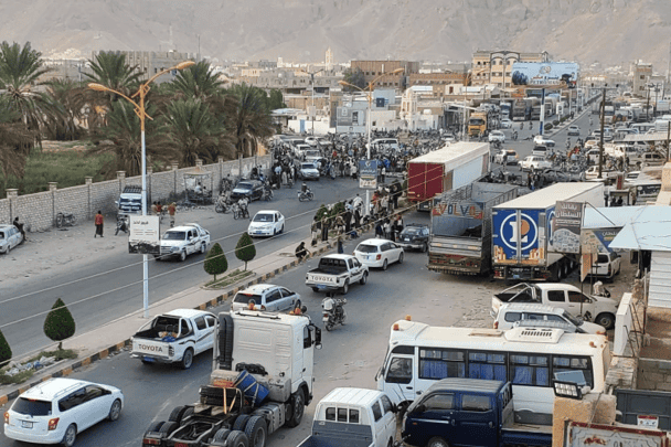 تظاهرات حاشدة في عدن احتجاجًا على ممارسات القوات الإماراتية بعد مقتل معتقل تحت التعذيب تظاهرات غاضبة تشعل عدن watanserb.com