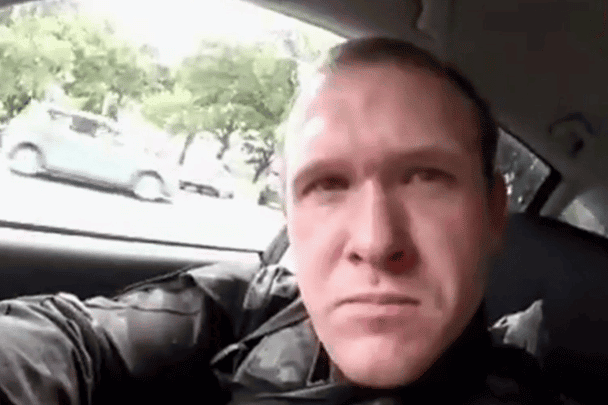 “على أنغام الموسيقى نبدأ الحفلة” .. سفاح مسجد النور يكشف الدّوافع للمجزرة الدمويّة التي ارتكبها | القصة الكاملة سفاح مسجد النور watanserb.com