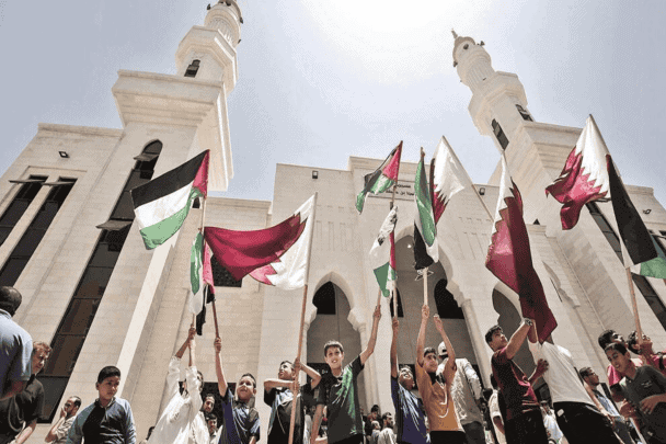 قطريون ينتفضون ضد التطبيع watanserb.com