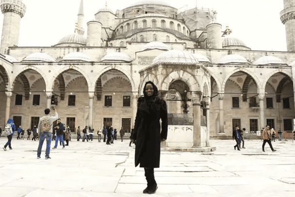 ممثلة أمريكية مشهور جاءت لزيارة تركيا فأعلنت اعتناقها الإسلام.. وهذا ما قالته عن مذبحة مسجديْ نيوزيلندا | القصة الكاملة ممثلة أمريكية اعتنقت الإسلام watanserb.com