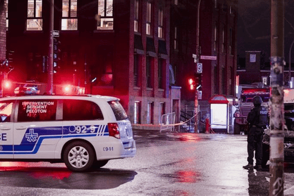 على الهواء .. لقطات مرعبة لهجوم بسكين على قسّ أثناء قُداس بكنيسة في كندا! | القصة الكاملة لقطات مرعبة لهجوم بسكين watanserb.com