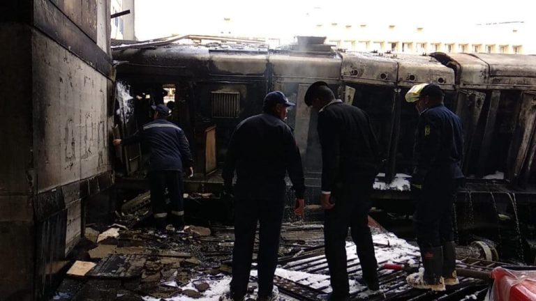 سائق القاطرة المتسبب في كارثة محطة مصر يستفزّ المصريين بضحكته وكشف مفاجأة عنه | القصة الكاملة كارثة محطة مصر watanserb.com