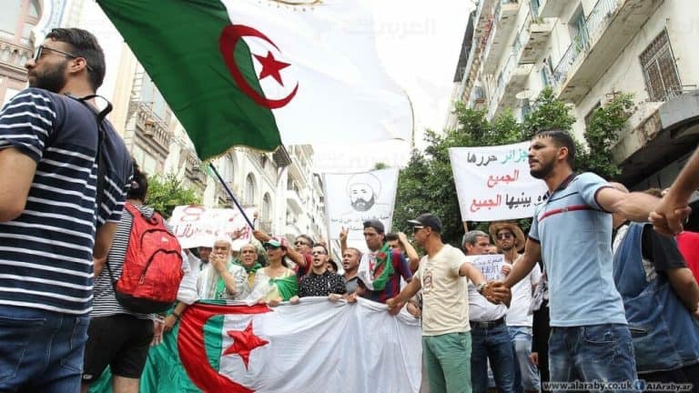 سحب اعتماد قناة الحياة ووقف بثها مؤقتا watanserb.com