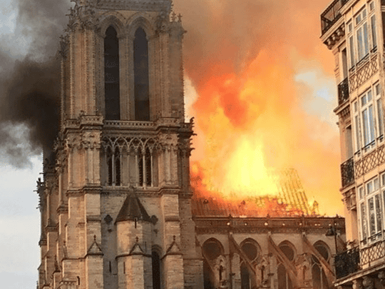 حريق كاتدرائية نوتردام watanserb.com