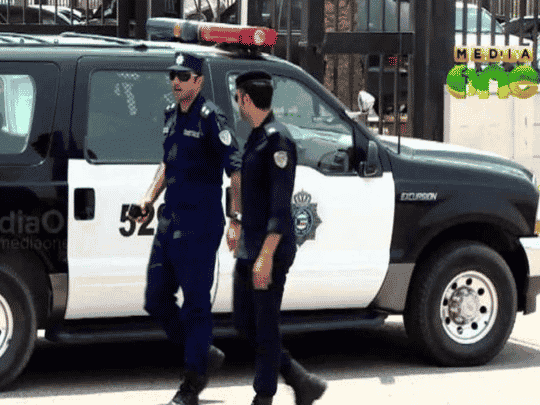 شجار عائلي يسفر عن اعتداء الزوجة على زوجها بعصا مكنسة أمام العمارة في الكويت فعل زوجة بزوجها watanserb.com