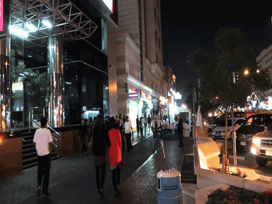 في الإمارات “السعيدة” .. امرأة و5 رجال يقتلون فتاة ليل ويصورن الجريمة!! | القصة الكاملة امرأة و5 رجال يقتلون فتاة ليل watanserb.com