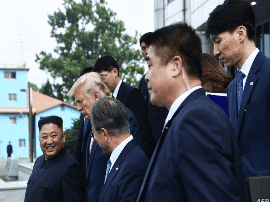 ماذا فعل حرس كيم جونغ أون قبل جلوس زعيمهم على كرسيه خلال لقائه بوتين | القصة الكاملة حرس كيم جونغ أون watanserb.com