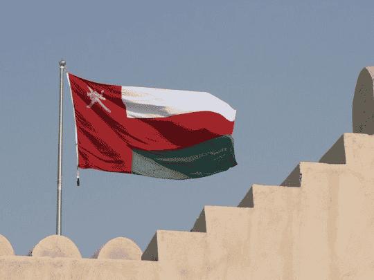 موقف مؤثر لمواطن عُماني حينما سأله مذيع: “ماذا لو كان الرسول عليه السلام بيننا الآن؟” | القصة الكاملة موقف مؤثر لمواطن عُماني watanserb.com