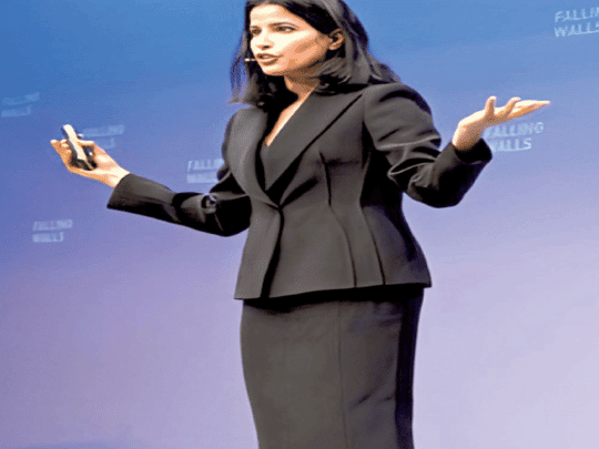 عالمة سعودية تنهار على الهواء watanserb.com