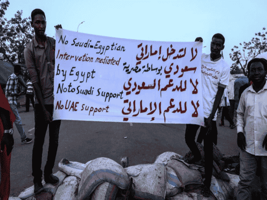 ضغط ثلاثي عربي على السودان للحفاظ على السلطة العسكرية amid protests المتصاعدة السلطة بيد العسكر في السودان watanserb.com