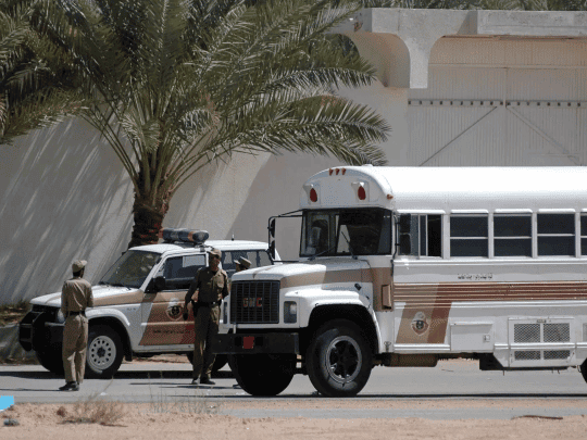 رجل أمن أطلق الرصاص على رؤوس المهاجمين. الهجوم على مركز مباحث الزلفي شمال الرياض | القصة الكاملة مركز مباحث الزلفي watanserb.com