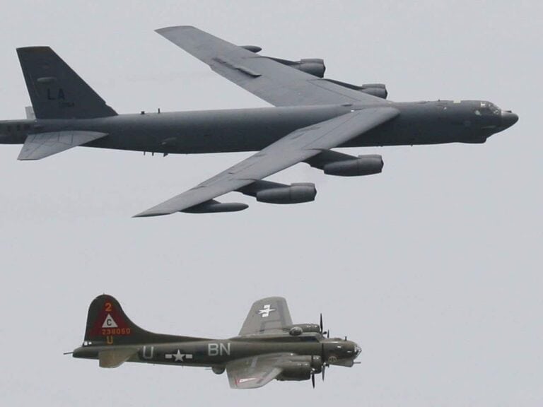 تطورات متلاحقة .. قاذفات أمريكية من طراز بي-52 تصل قطر | القصة الكاملة قاذفات أمريكية من طراز بي-52 watanserb.com