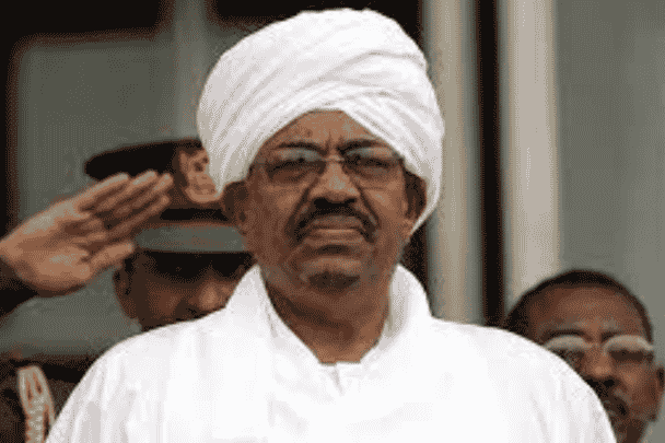 دولة خليجية نفطية تسعى لاستضافة عمر البشير بمفاوضات مع قيادات سودانية عليا عبر وسيط عربي دولة خليجية استضافة البشير watanserb.com