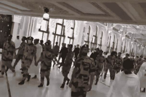 رغم كثافة الأمن السعودي.. أمر غير متوقّع حدث لرئيس المجلس العسكري السوداني في الحرم المكي | القصة الكاملة عبدالفتاح البرهان الحرم المكي watanserb.com