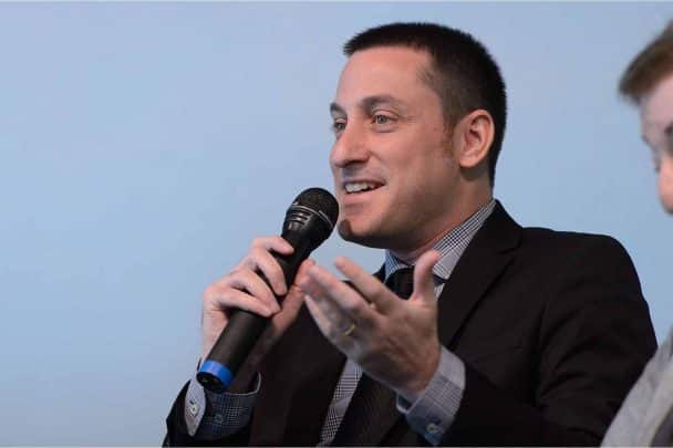 الصحفي باراك رافيد watanserb.com