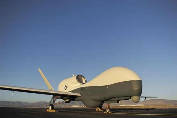 لحظة إسقاط الطائرة الأمريكية watanserb.com