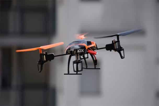 محام يستخدم طائرة تجسس watanserb.com