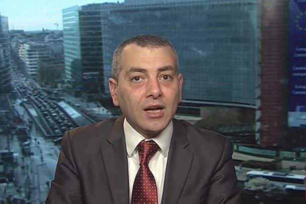 الخبير القانوني محمود رفعت: هجمات العريش كاذبة دبرها السيسي | القصة الكاملة الخبير القانوني محمود رفعت watanserb.com