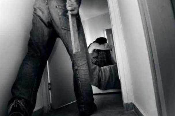 هذا مصير سعوديان اقتحما منزل سيدة بجدة وجرّداها من ملابسها تحت تهديد السلاح لاغتصابها | القصة الكاملة تهديد سيدة بجدة watanserb.com