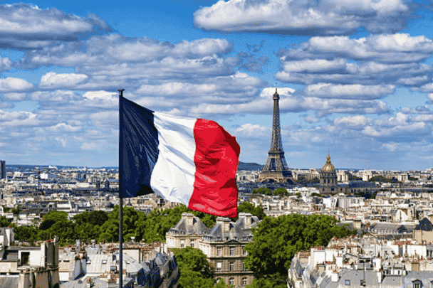 أتوا بدين جديد.. صلاة الجماعة مختلطة والإمام سيدة غير محجبة وترتدي “الجينز الضيق” | القصة الكاملة صلاة الجماعة مختلطة watanserb.com