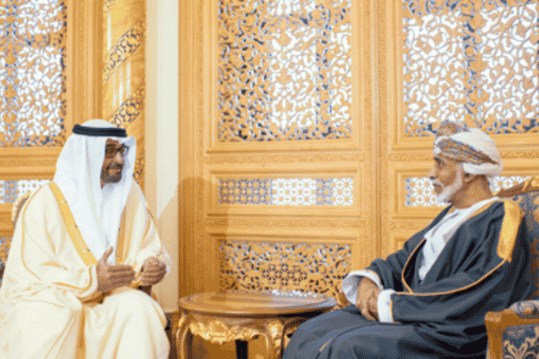 الممثل الخاص للسلطان قابوس يتلقى رسالة من ولي عهد أبوظبي خلال استقبال رسمي محمد بن زايد وقابوس watanserb.com