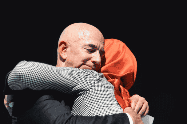 خديجة جنكيز أحضان بيزوس watanserb.com