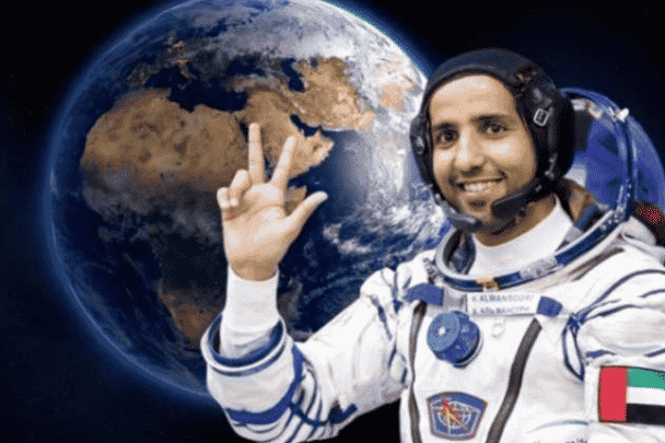 هزاع المنصوري يجيب على سؤال كروية الأرض بعد تجربته الفضائية ويثير الجدل مجددًا هزاع المنصوري الأرض كروية watanserb.com