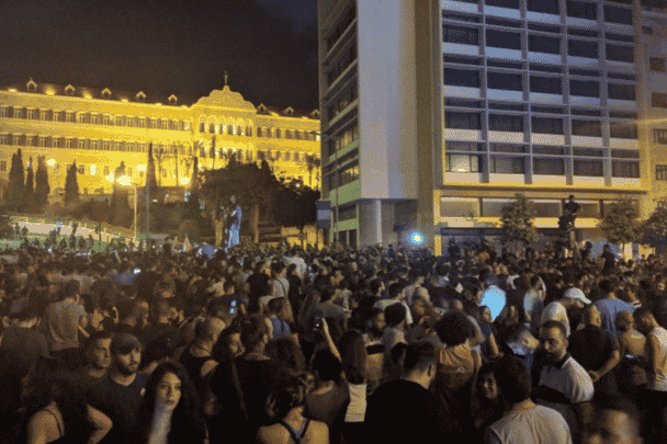 اقتحام القصر الجمهوري watanserb.com