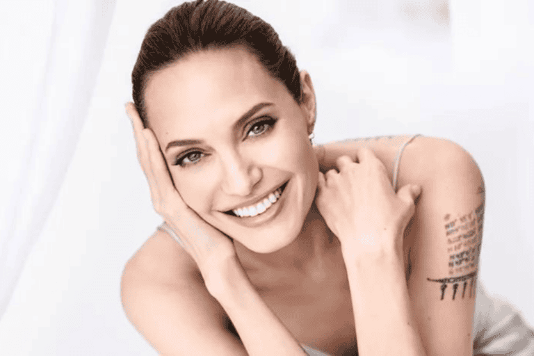 “عارية تماماً” .. النجمة انجلينا جولي في صورة صادمة! | القصة الكاملة انجلينا جولي watanserb.com