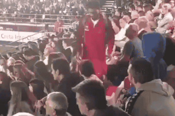 أخلاق أبناء قابوس تُدرس.. هذا ما فعله اللاعب العماني المهند الصوافي مع مشجع أصابه بكرته | القصة الكاملة المهند الصوافي watanserb.com