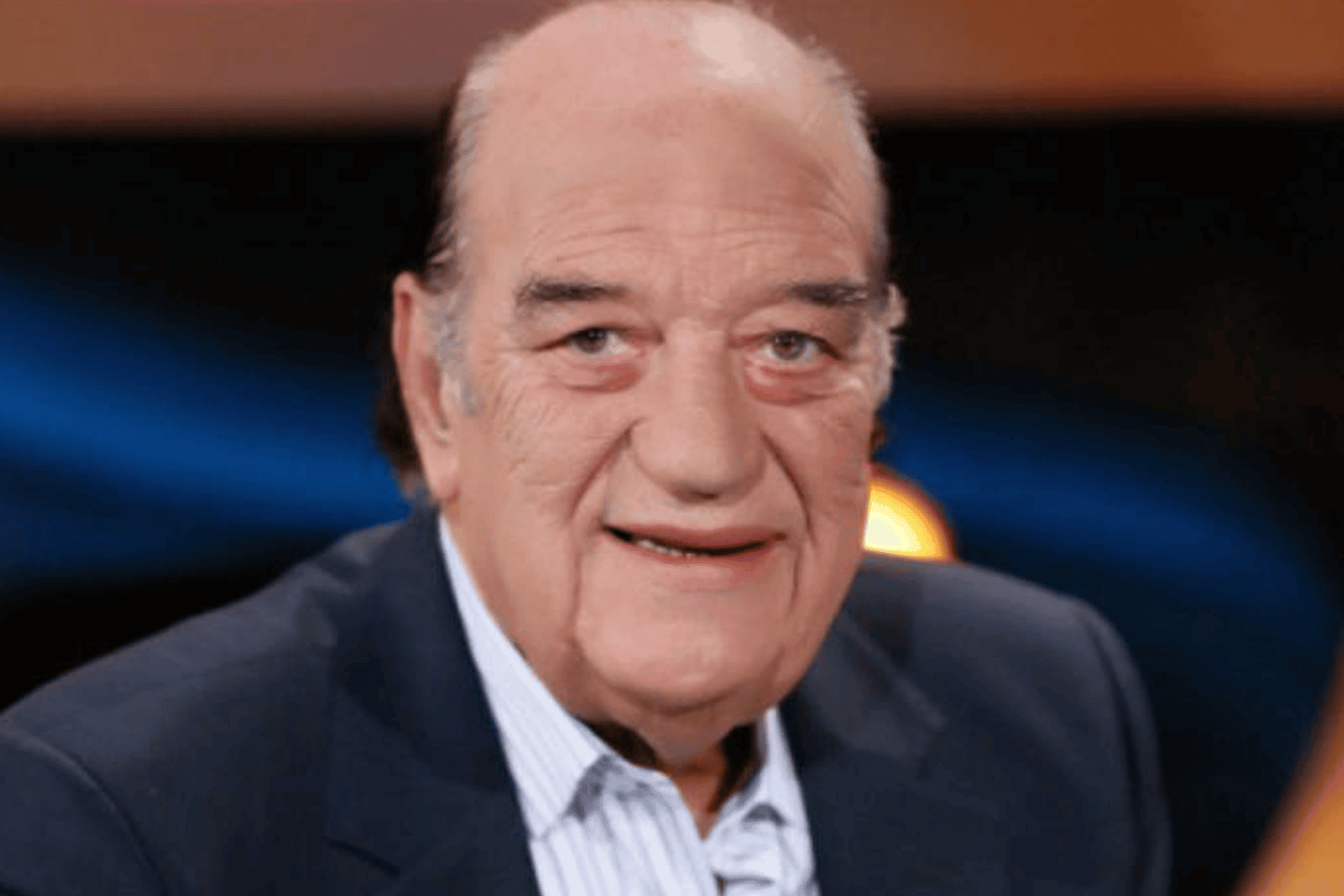 الفنان حسن حسني يتصدر البحث في السعودية بعد انتشار انباء عن وفاته .. وبلاغ للنائب العام! | القصة الكاملة وفاة الفنان حسن حسني watanserb.com