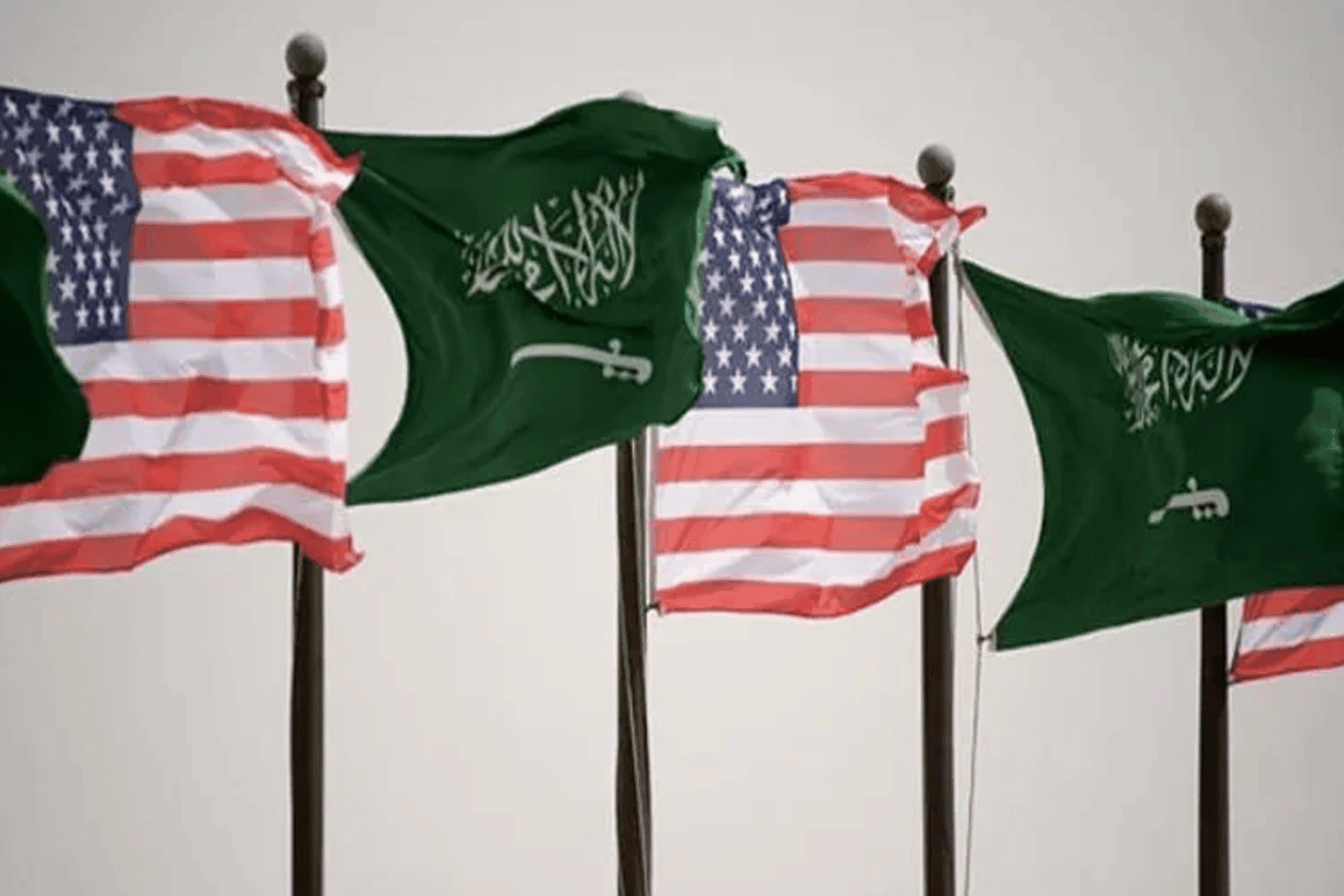 “مجتهد” يكشف ما أمرت به أمريكا (عُقلاء) “آل سعود” وسيحدث نهاية الشهر الجاري | القصة الكاملة أمريكا وعُقلاء آل سعود watanserb.com