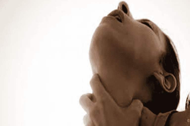 الطائف تتحوّل إلى “شيكاغو”! .. سعودي ينحر ابنة عمّه في منزلها! | القصة الكاملة جريمة جديدة تهزّ السعودية watanserb.com