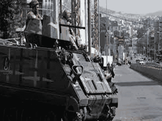 تطور خطير في لبنان.. اشتباكات عنيفة ورشق عناصر الجيش بالحجارة والقصر الجمهوري هدف المتظاهرين | القصة الكاملة اشتباكات عنيفة في لبنان watanserb.com