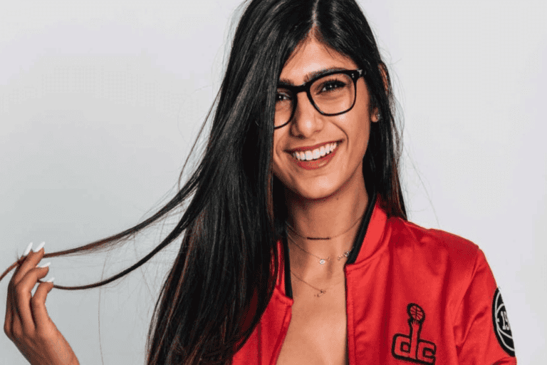 فيديو للممثلة الاباحية ميا خليفة watanserb.com