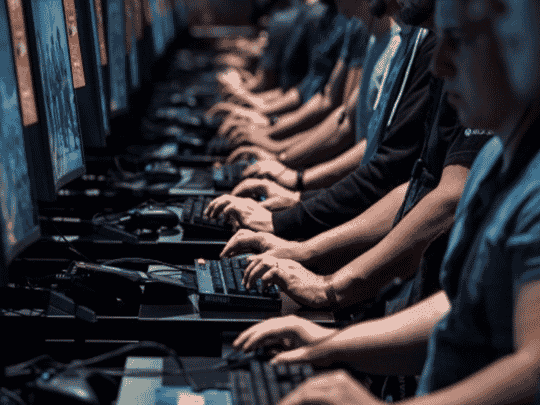 عُمانيون يعبّرون عن مواقفهم بعد غرق مول دبي ويؤكدون عدم احتفاءهم بمحنة الجوار غرق مول دبي watanserb.com