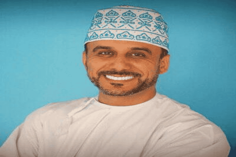 إعلامي عُماني ومغرّد إماراتي watanserb.com