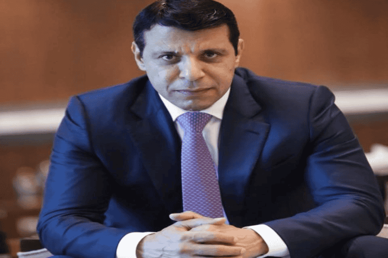 أنور قرقاش يدافع عن دحلان watanserb.com