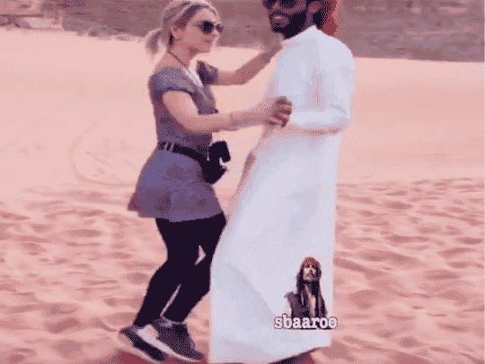 رقص فتاة اجنبية مع شاب خليجي watanserb.com