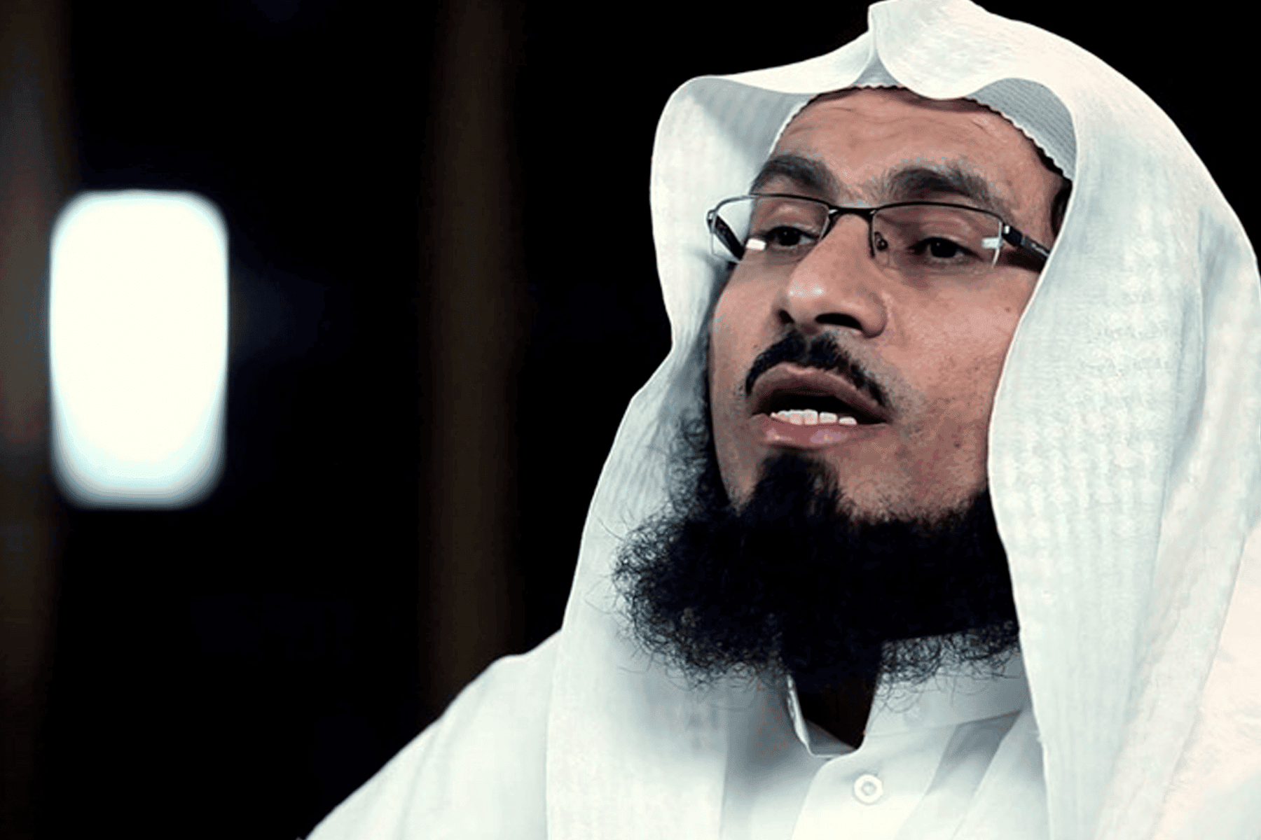 أحد أبرز الدعاة السعوديين.. هذا هو عصام العويد الذي أصدرت محكمة سعودية حكماً بالسجن 4 سنوات بحقه | القصة الكاملة watanserb.com